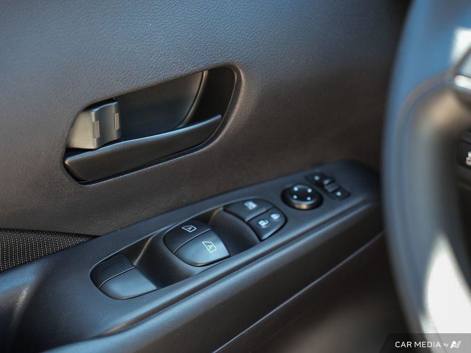 2024 Nissan Kicks S CVT // NO ACCIDENTS-9