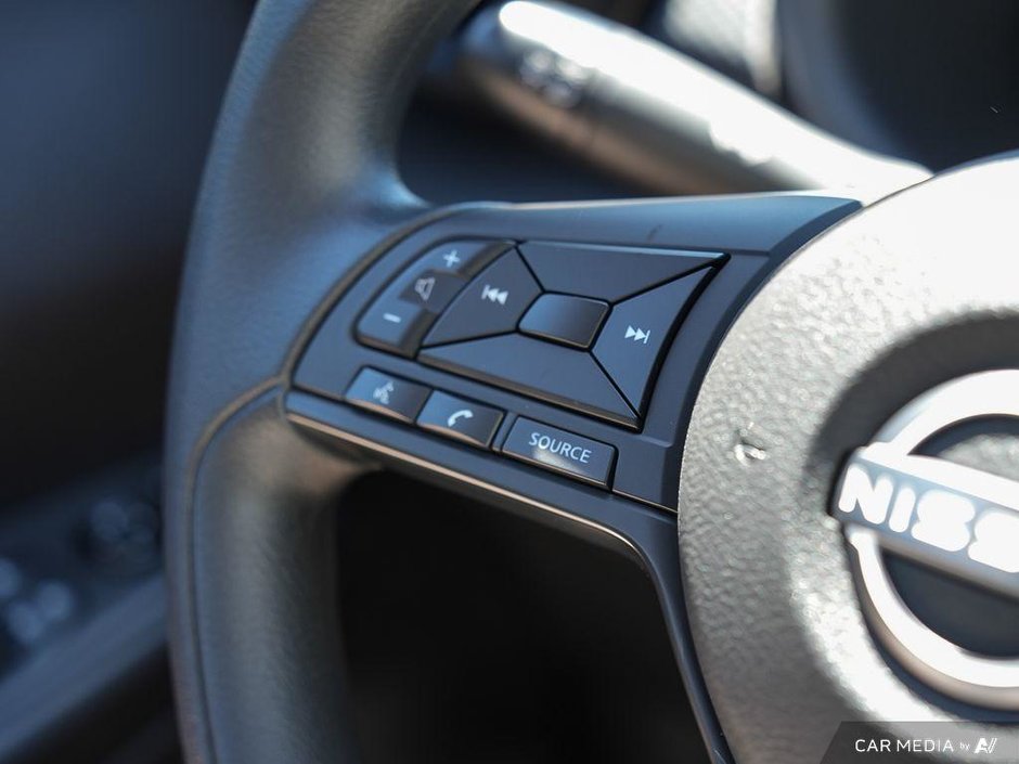 2024 Nissan Kicks S CVT // NO ACCIDENTS-10