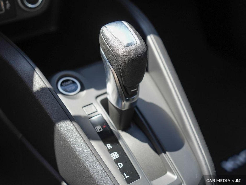 2024 Nissan Kicks S CVT // NO ACCIDENTS-11