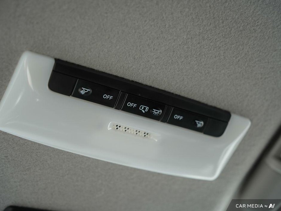2024 Nissan Kicks S CVT // NO ACCIDENTS-14