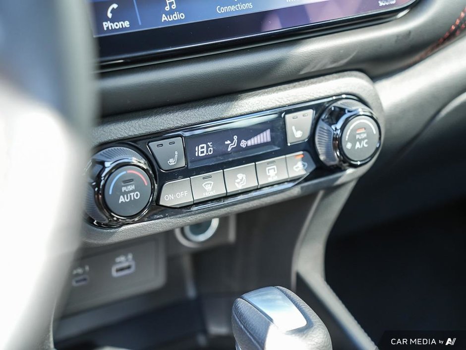 2024 Nissan Kicks SR CVT // NO ACCIDENTS-12
