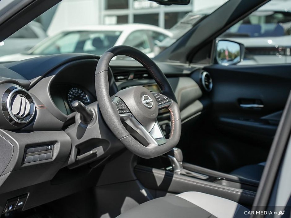 2024 Nissan Kicks SR CVT // NO ACCIDENTS-5
