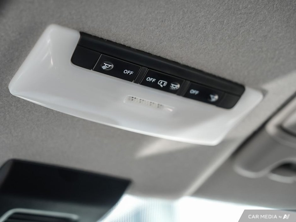 2024 Nissan Kicks SR CVT // NO ACCIDENTS-14