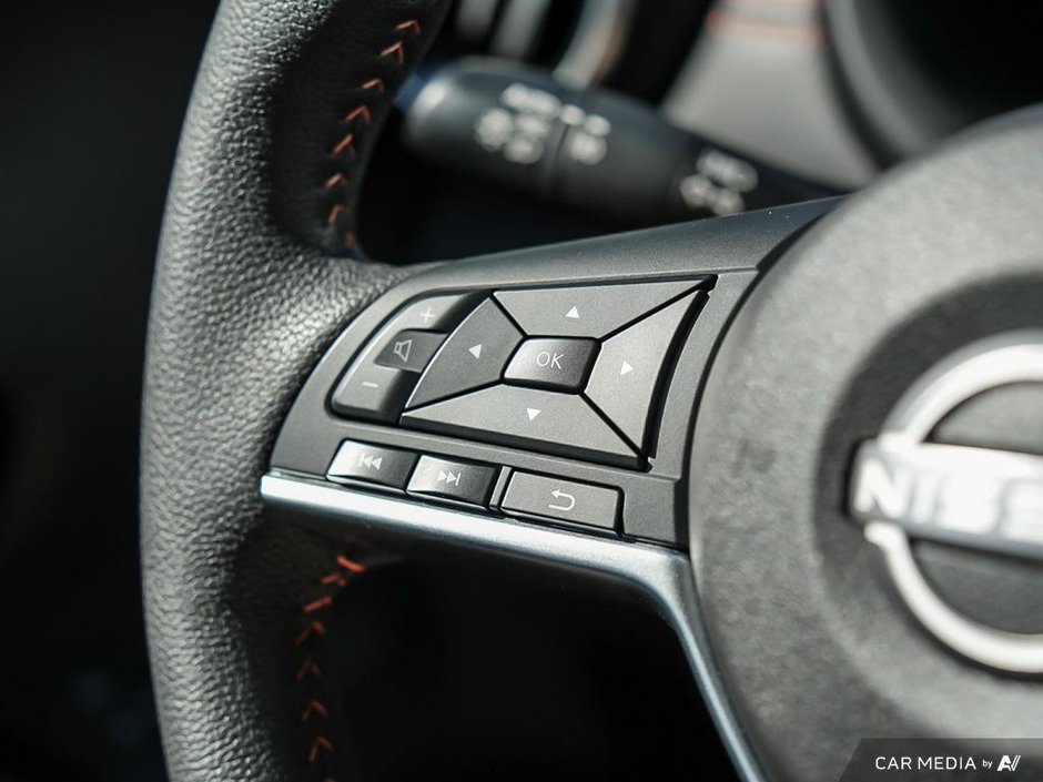 2024 Nissan Kicks SR CVT // NO ACCIDENTS-10