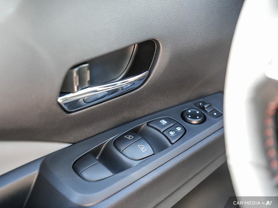 2024 Nissan Kicks SR CVT // NO ACCIDENTS-9