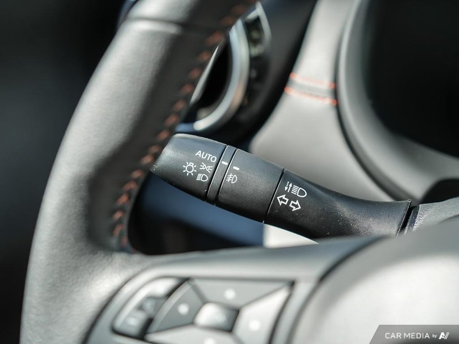 2024 Nissan Kicks SR CVT // NO ACCIDENTS-8