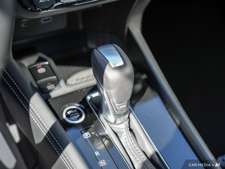 2024 Nissan Kicks SR CVT // NO ACCIDENTS-11