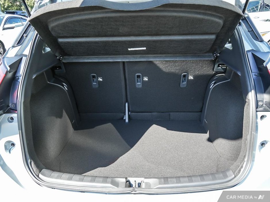 2024 Nissan Kicks SR CVT // NO ACCIDENTS-25