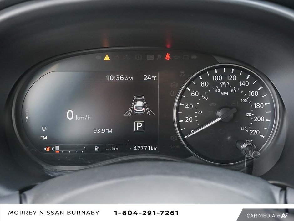 2024 Nissan Kicks SV TRIM // NO ACCIDENTS-17