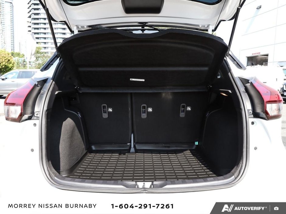 2024 Nissan Kicks SR CVT // NO ACCIDENTS-11