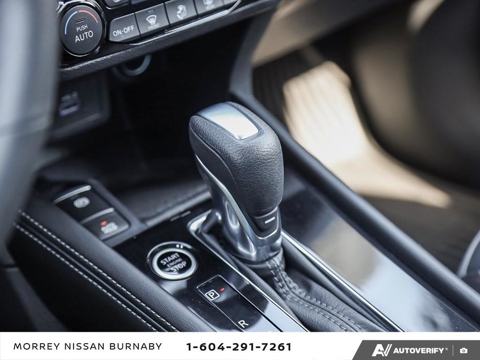 2024 Nissan Kicks SR CVT // NO ACCIDENTS-19
