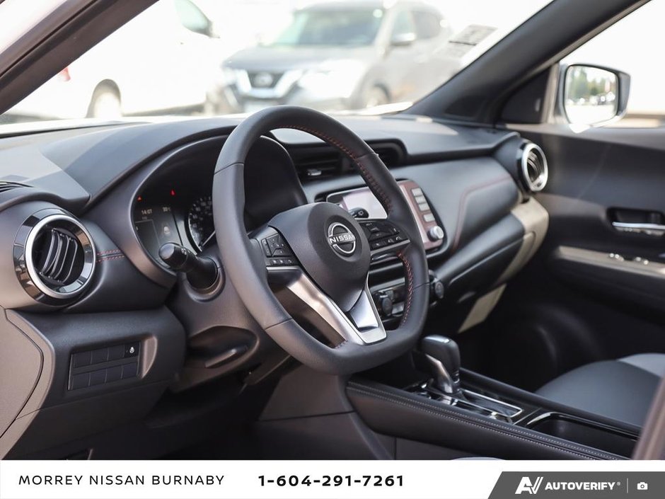 2024 Nissan Kicks SR CVT // NO ACCIDENTS-13