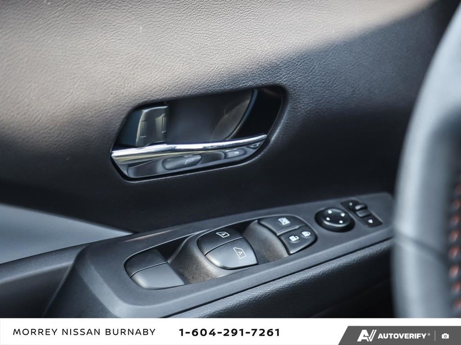 2024 Nissan Kicks SR CVT // NO ACCIDENTS-17