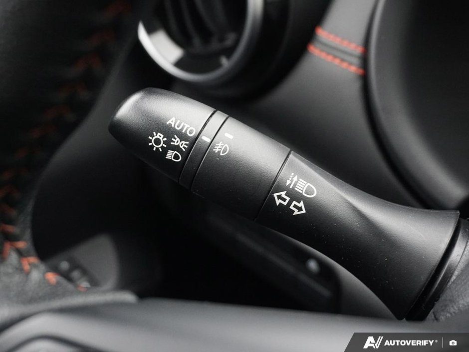 2024 Nissan Kicks SR CVT // DEMO // HUGE SAVINGS-17