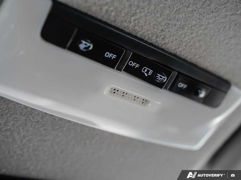 2024 Nissan Kicks SR-14