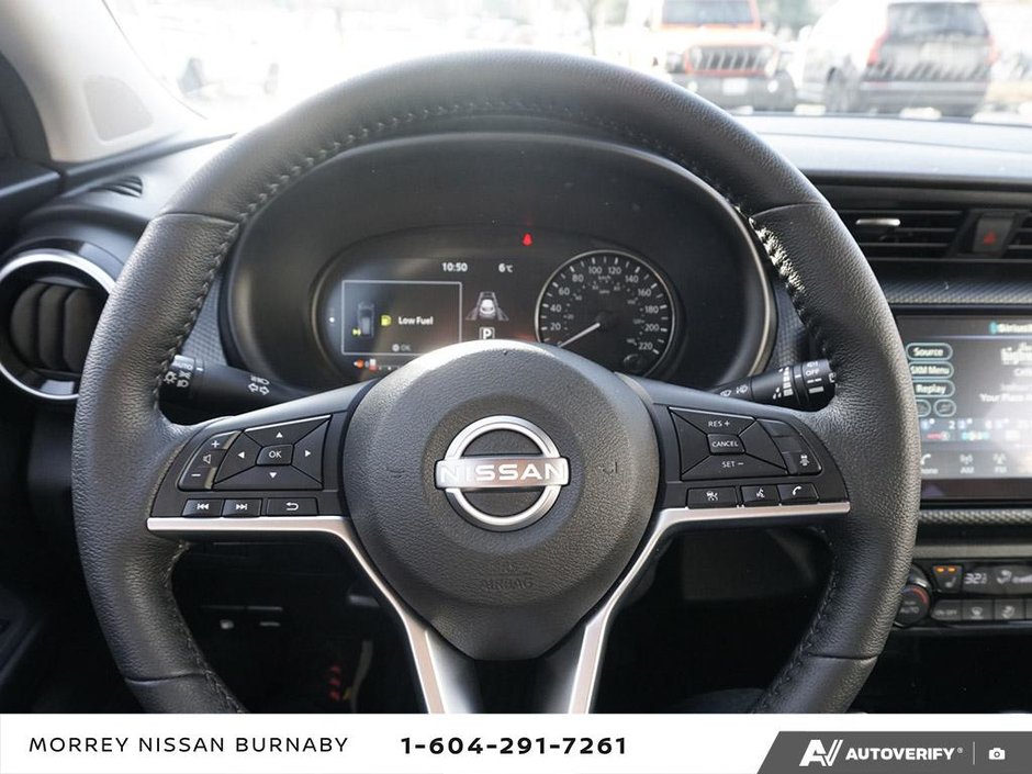 2024 Nissan Kicks SV CVT // NO ACCIDENTS-16