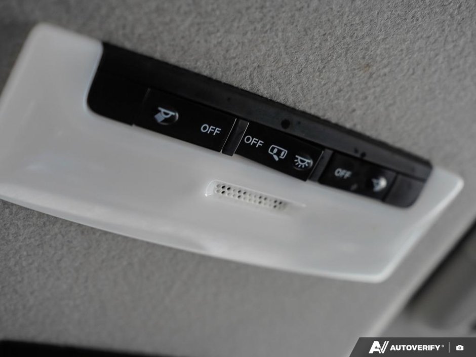 2024 Nissan Kicks SR PREMIUM // NO ACCIDENTS-14