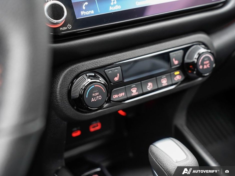 2024 Nissan Kicks SR PREMIUM // NO ACCIDENTS-12