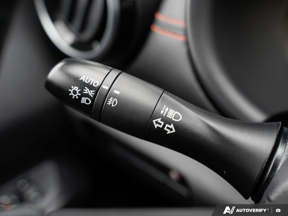 2024 Nissan Kicks SR PREMIUM // NO ACCIDENTS-8