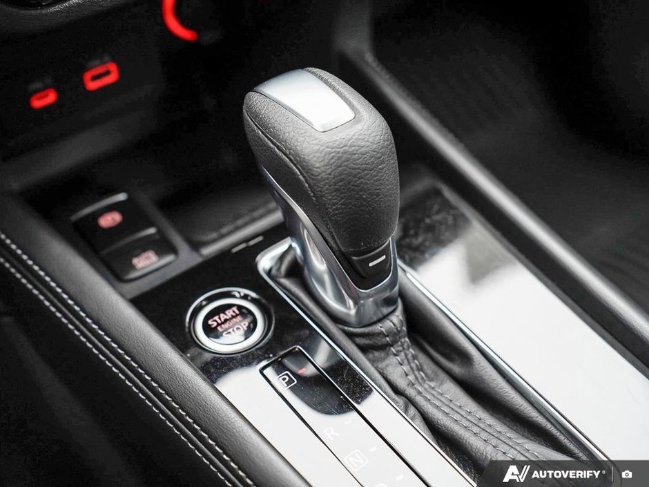 2024 Nissan Kicks SR PREMIUM // NO ACCIDENTS-11