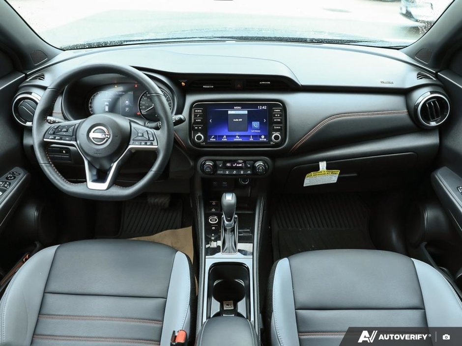 2024 Nissan Kicks SR // 2.99% FINANCING-17