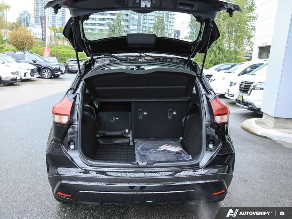 2024 Nissan Kicks SR // 2.99% FINANCING-25