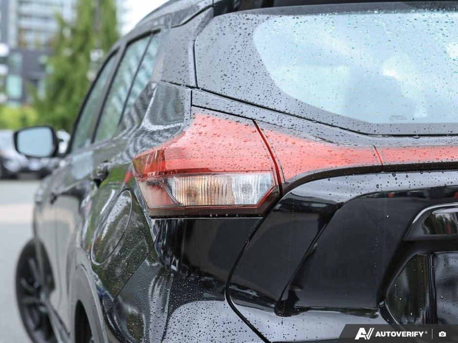 2024 Nissan Kicks SR // 2.99% FINANCING-26