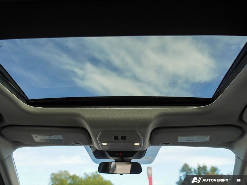 2025 Nissan Kicks SV PREMIUM-18