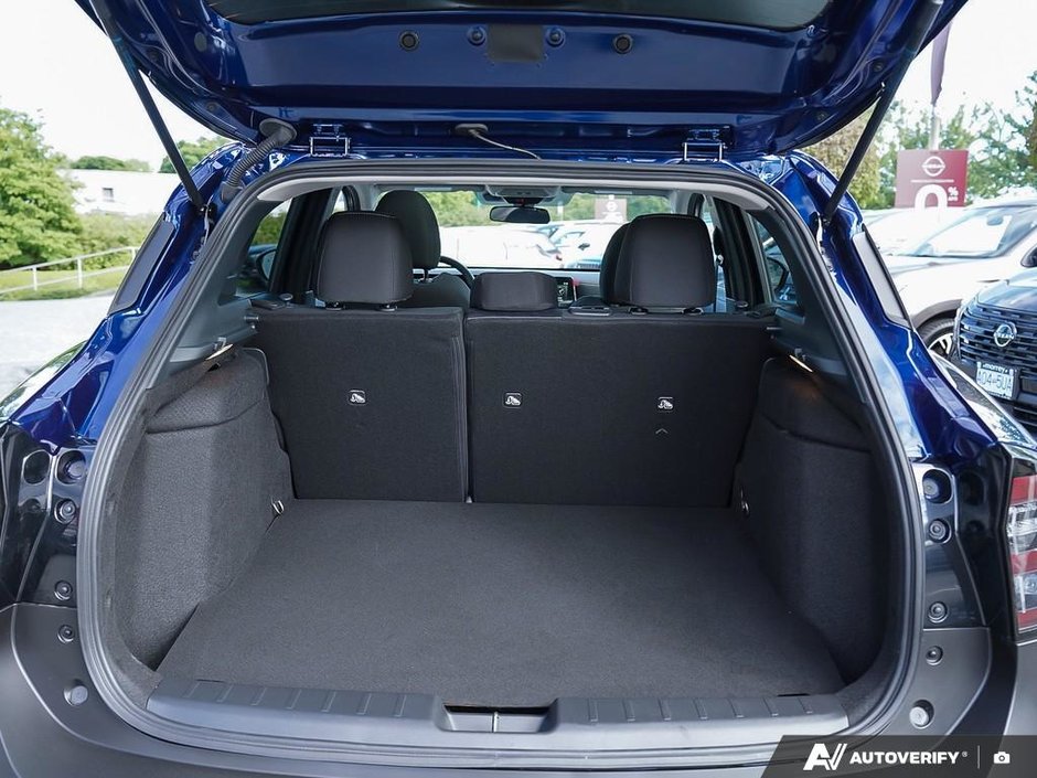 2025 Nissan Kicks SV PREMIUM-25