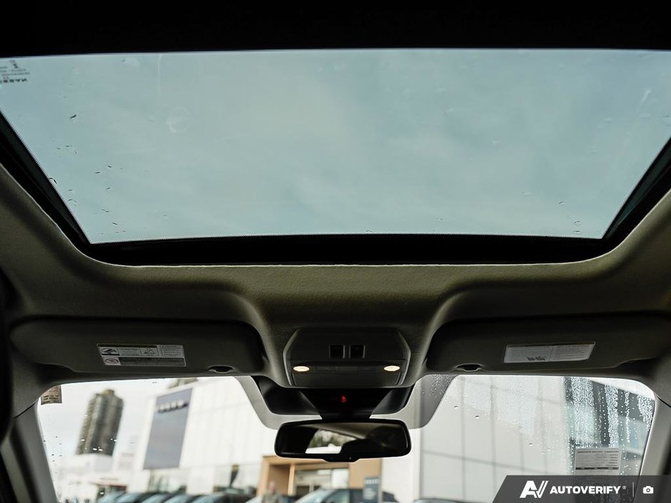 2025 Nissan Kicks SR AWD // SHOP AND COMPARE!-18