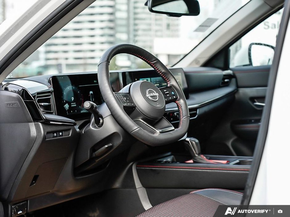 2025 Nissan Kicks SR AWD // SHOP AND COMPARE!-5