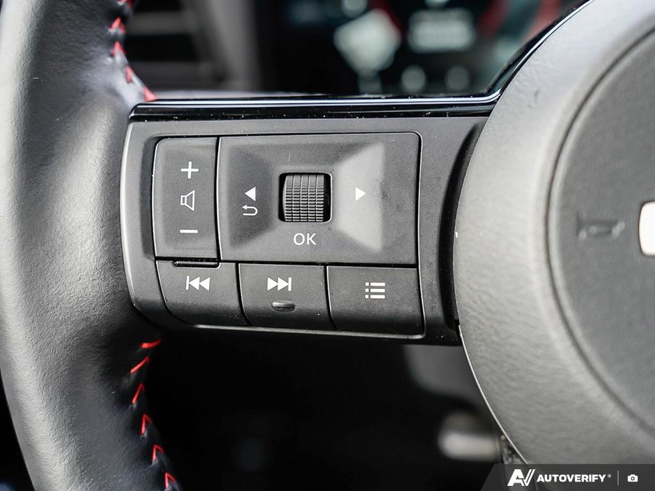 2025 Nissan Kicks SR AWD // SHOP AND COMPARE!-10