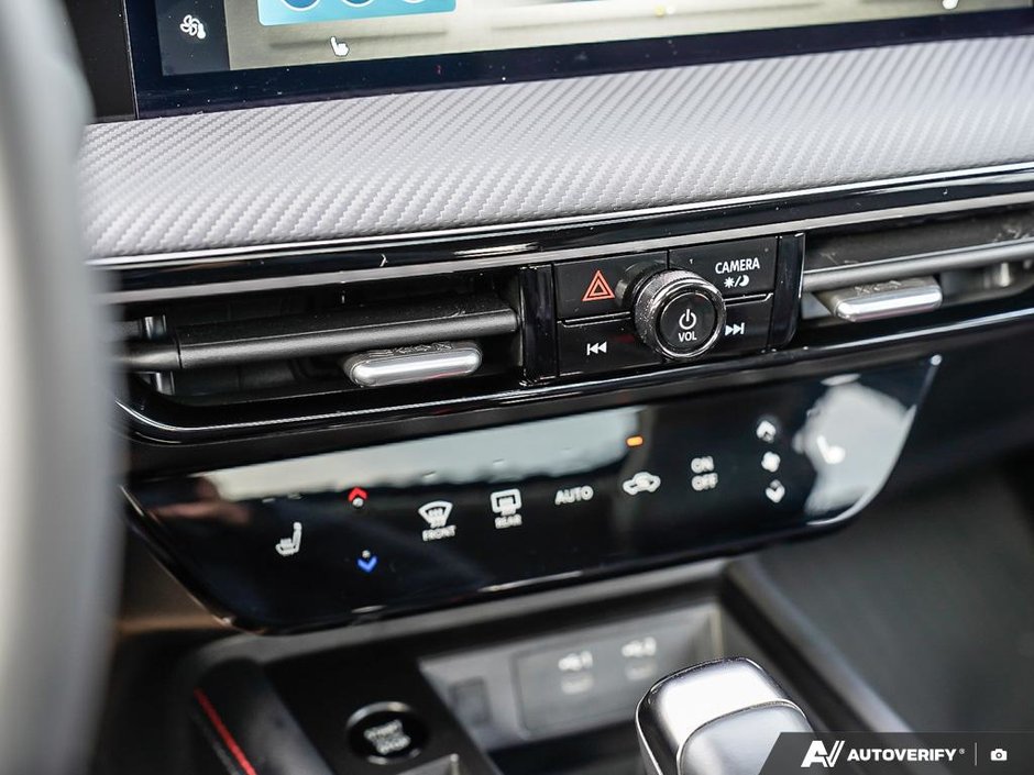 2025 Nissan Kicks SR AWD // SHOP AND COMPARE!-12