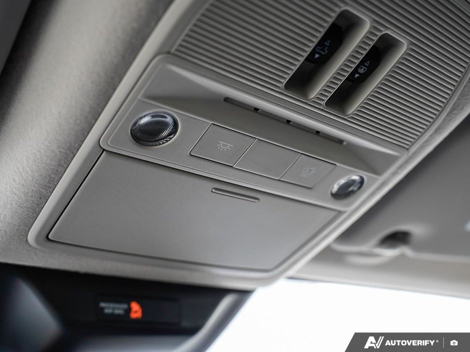 2025 Nissan Kicks SR AWD // SHOP AND COMPARE!-14