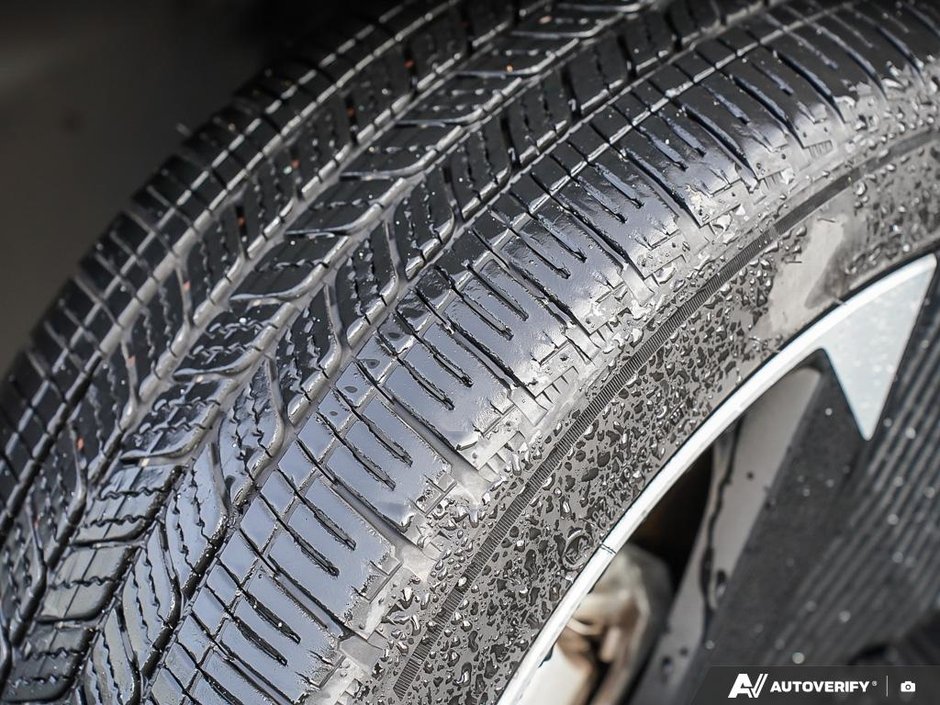 2025 Nissan Kicks SR AWD // SHOP AND COMPARE!-21