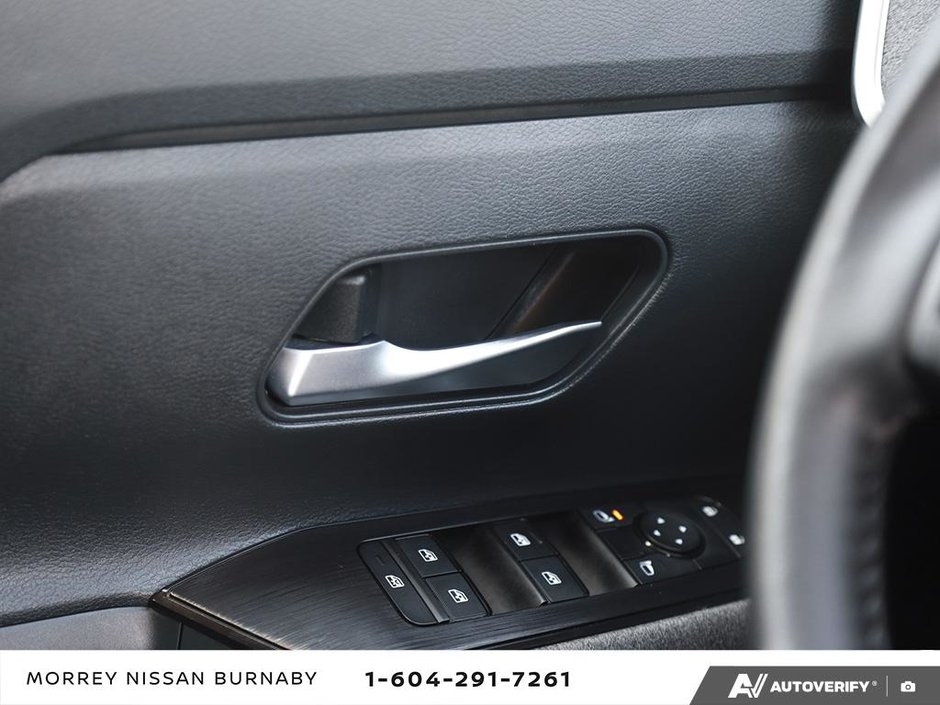2025 Nissan Kicks SV AWD // 2.99% FINANCING!-17