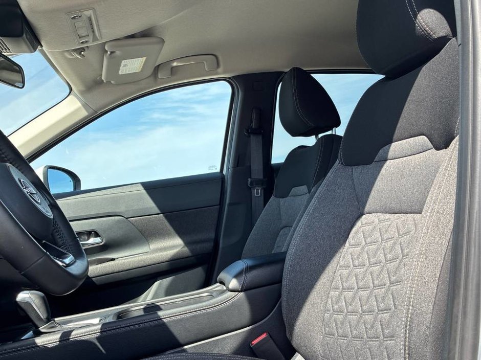 2025 Nissan Kicks SV AWD // 2.99% FINANCING!-4