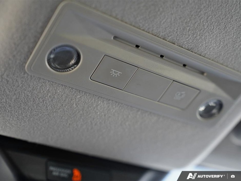 2025 Nissan Kicks SV CVT // CERTIFIED-14