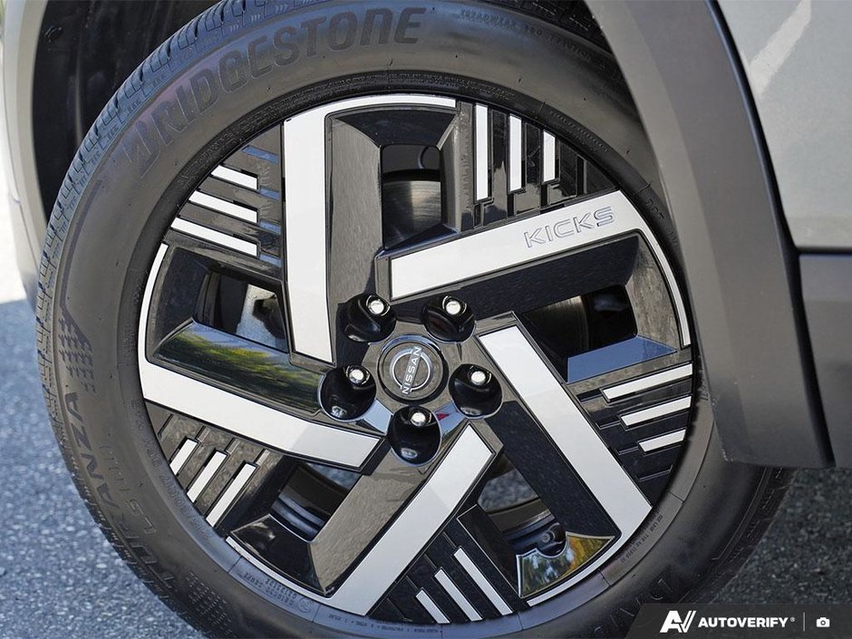 2025 Nissan Kicks SV CVT // CERTIFIED-20