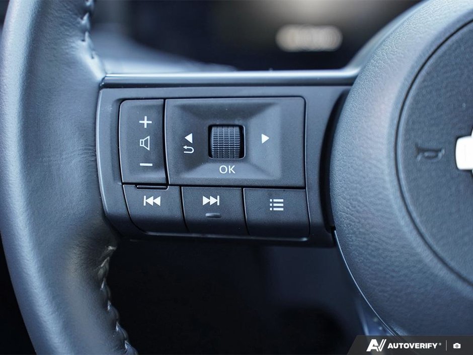 2025 Nissan Kicks SV CVT // CERTIFIED-10