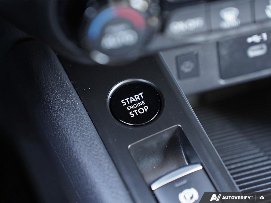 2025 Nissan Kicks SV CVT // CERTIFIED-19