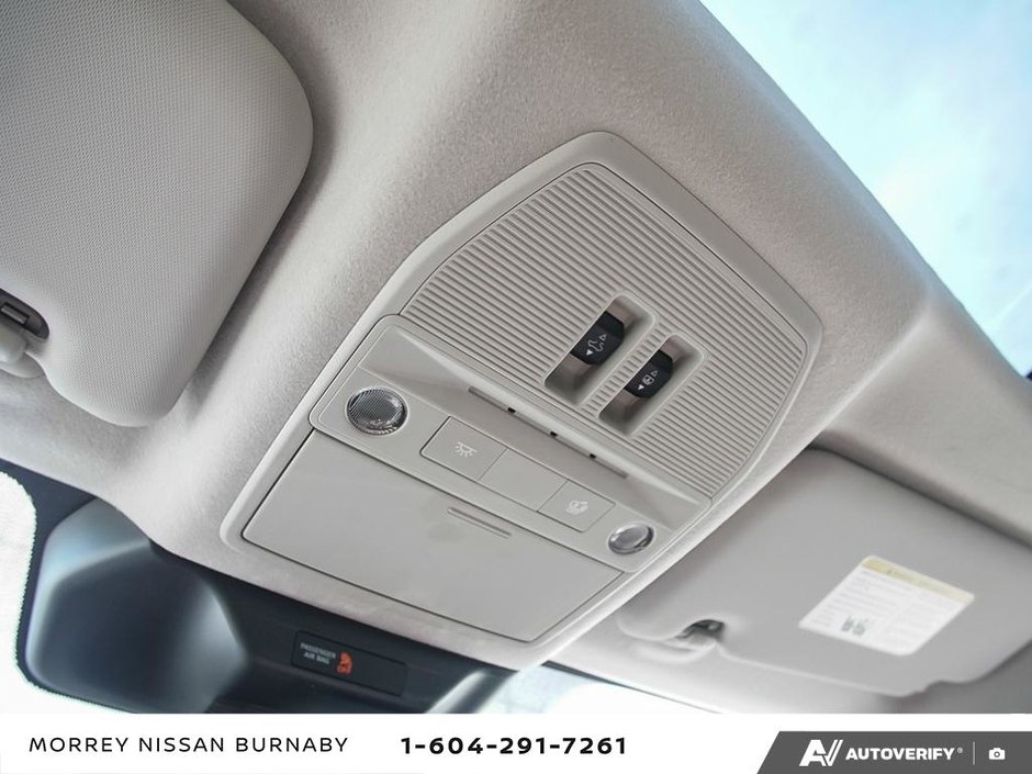 2025 Nissan Kicks SR PREMIUM // CERTIFIED // LOW RATES-25