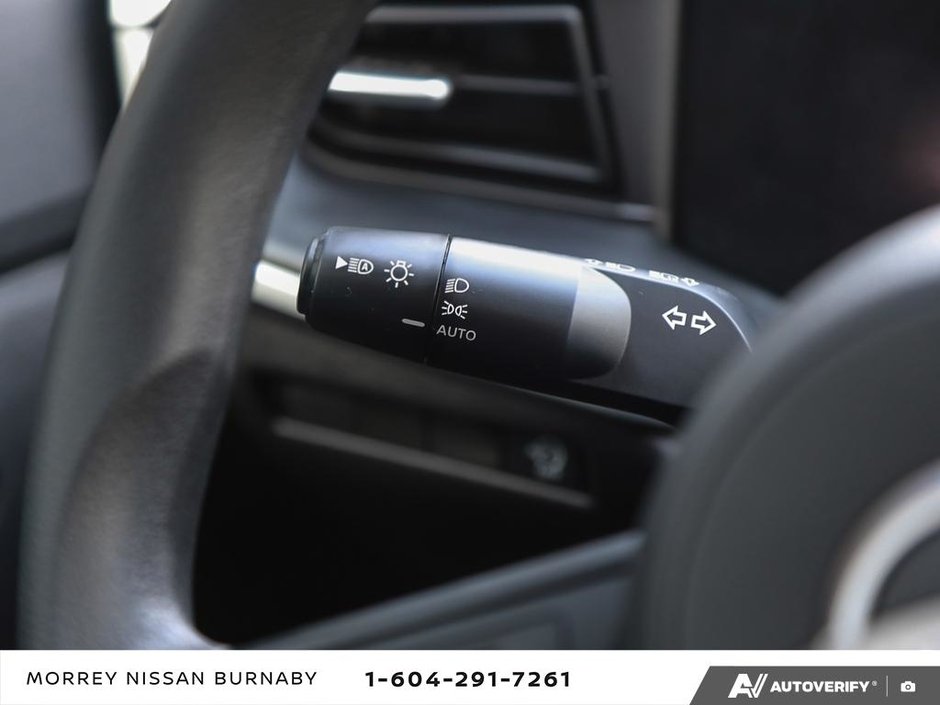 2025 Nissan Kicks S // NO ACCIDENTS-16