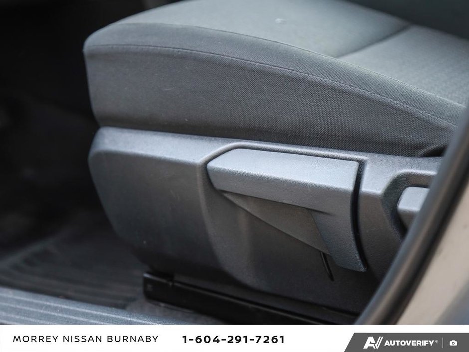 2025 Nissan Kicks S // NO ACCIDENTS-26