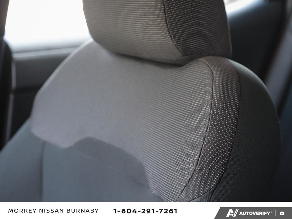 2025 Nissan Kicks S // NO ACCIDENTS-23