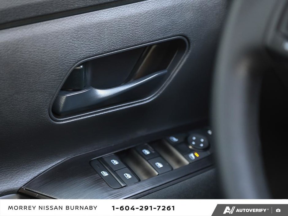 2025 Nissan Kicks S // NO ACCIDENTS-17