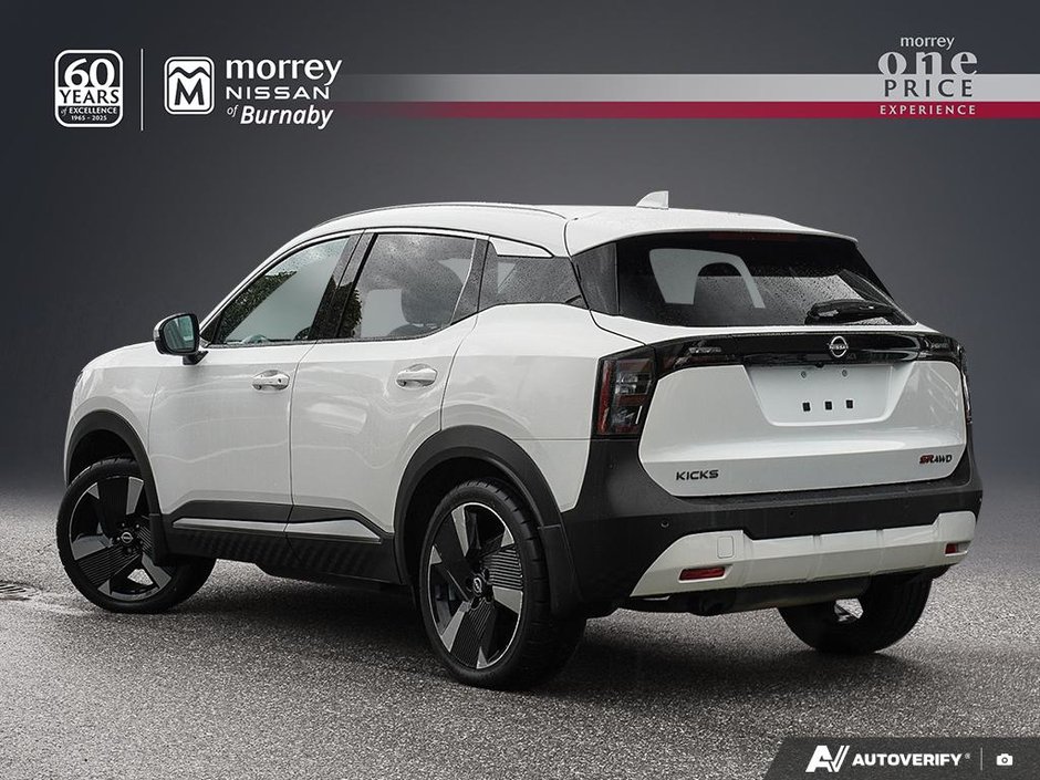 2025 Nissan Kicks SR AWD // LOW KMS-3