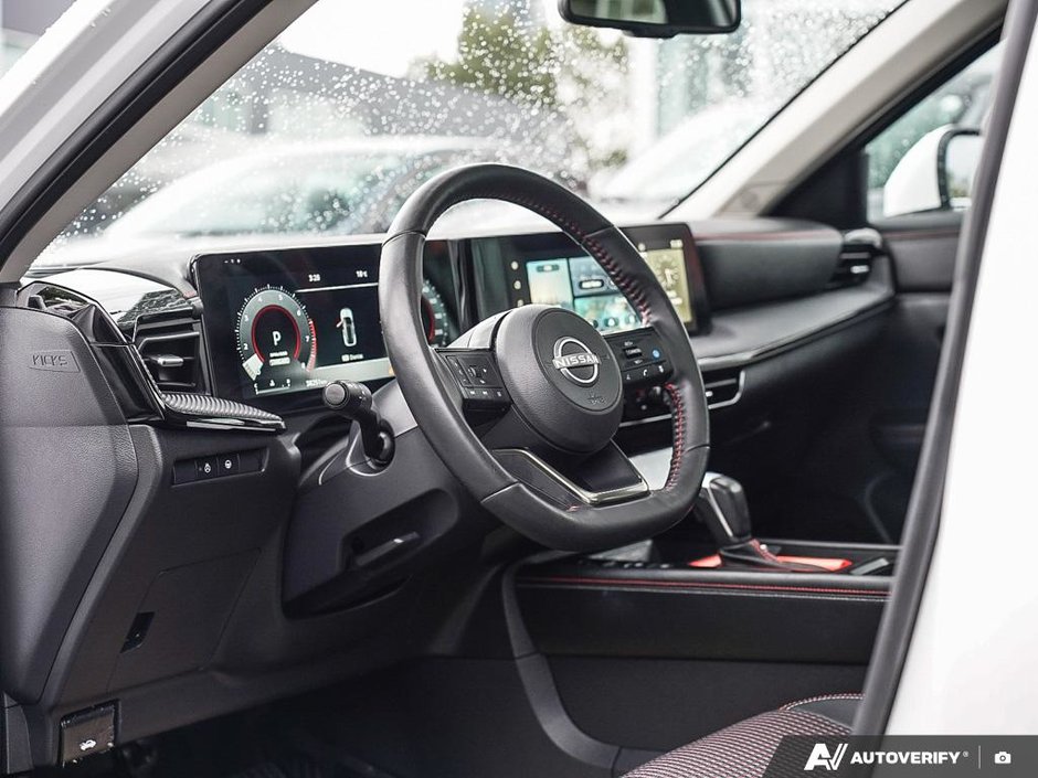 2025 Nissan Kicks SR AWD // LOW KMS-5