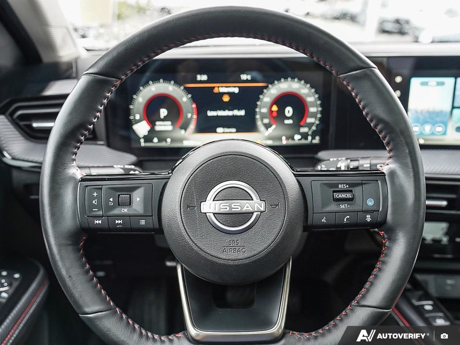 2025 Nissan Kicks SR AWD // LOW KMS-6