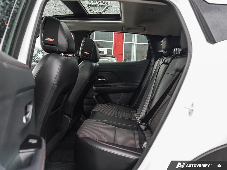 2025 Nissan Kicks SR AWD // LOW KMS-16